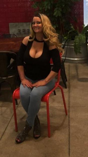 Paige, 35  female escort, Chicago