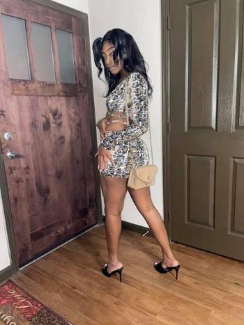  470-592-8093, 30  female escort, Chicago