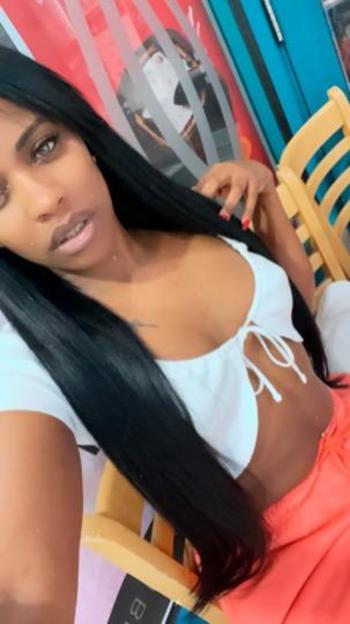 Scarlet, 25  female escort, Chicago