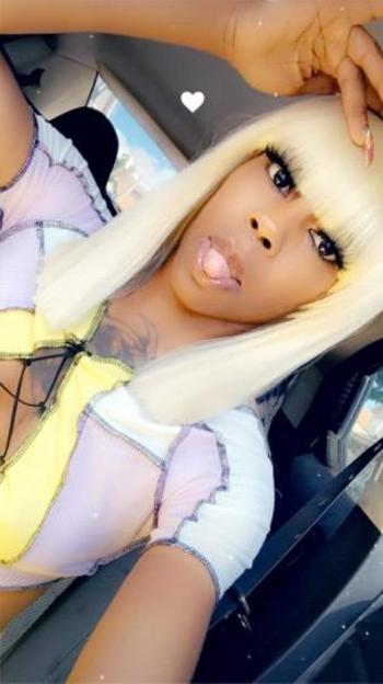 Junie, 21  female escort, Chicago
