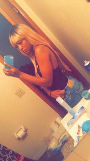 Cherry red, 22  female escort, Chicago