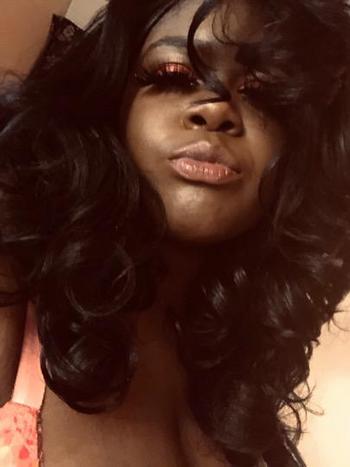 Juicy, 23  female escort, Chicago
