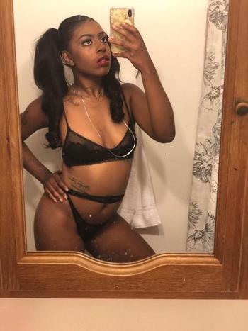 Karlie, 24  female escort, Chicago