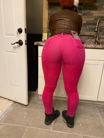 Nina, 28  female escort, Chicago