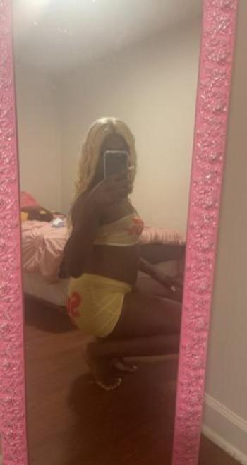 Yen Yen, 24  female escort, Chicago