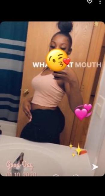 Mari, 22  female escort, Chicago