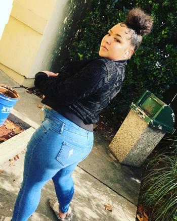 Hennyluvs98, 21 Mixed female escort, Chicago
