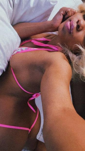 Nelle , 26  female escort, Chicago