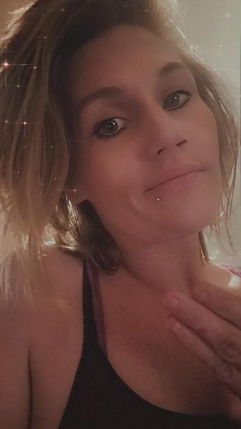 Red Velvet , 32  female escort, Chicago