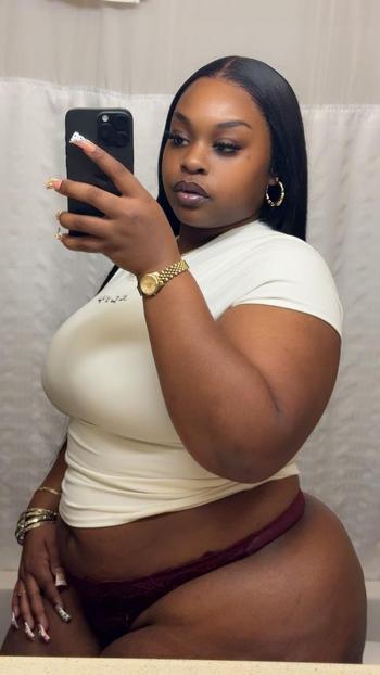 Juicy, 28  female escort, Chicago