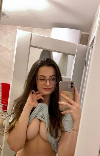 580-208-1387, 24  female escort, Chicago