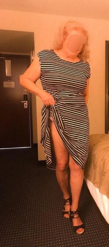 Amy, 60  female escort, Chicago