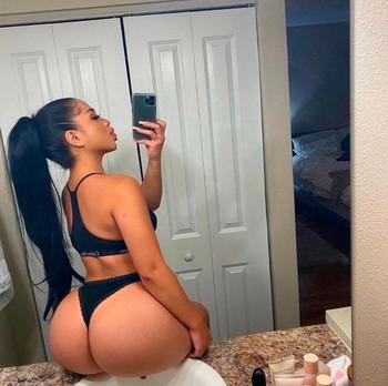 Criss, 22  female escort, Chicago