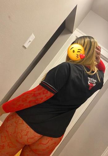 Red, 22  female escort, Chicago