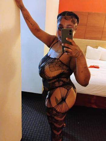 Honey, 22  female escort, Chicago