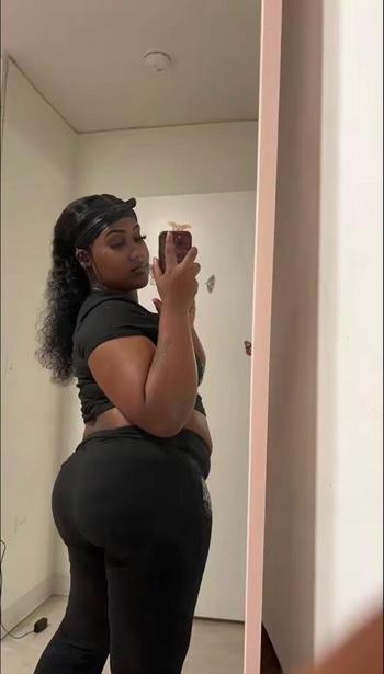 Strawberry, 24  female escort, Chicago