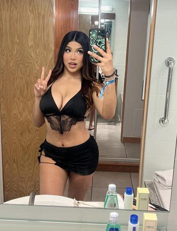 Vivian Pamela , 25  female escort, Chicago